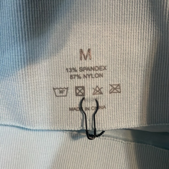 NVGTN SET - Pastel Blue Lift Seamless Shorts, Pastel Blue Flourish Seamless Bra. - Picture 3 of 4